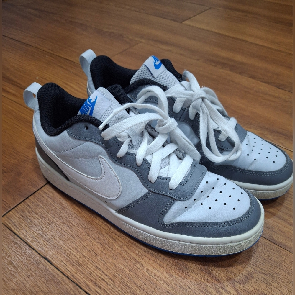 Nike White and Gray Sneakers - Picture 2 of 7